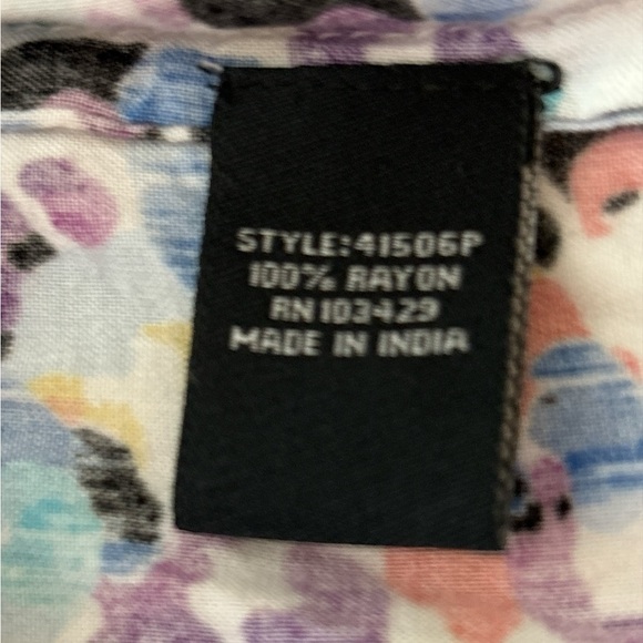 Intro blouse, tunic length, full button front, long/ button up sleeves. Colorful - Picture 6 of 7